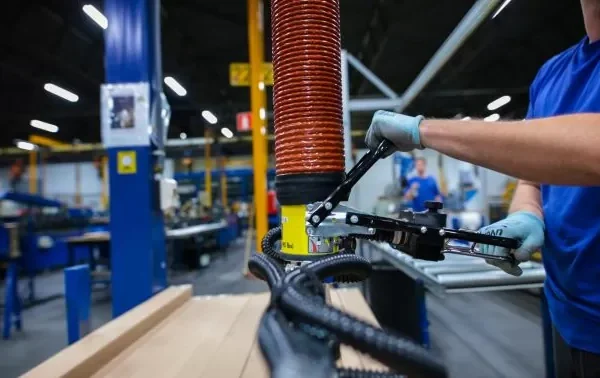 Flexible package handling for efficient logistic operations